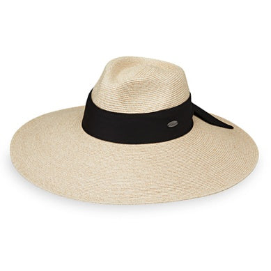 Wallaroo  Petite Elise- white beige with black scarf